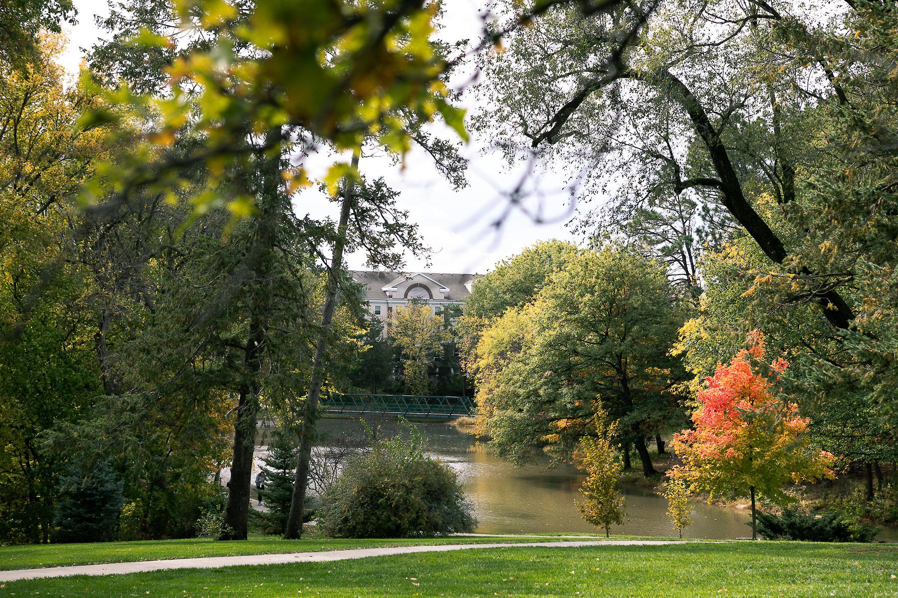 克里特岛 Campus across Doane Lake